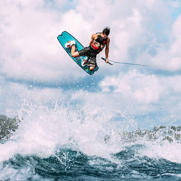 🙌 Friday inspiration with @Body Glove @harleyclifford PDFs 8x Wake World Champion  #ExhibitingAtSurfExpo #wakelifesurfexpo #surfexpo #bodyglove #bodyglovegirl #createhappiness