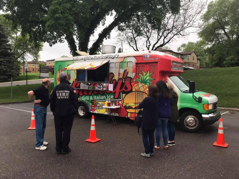 HeiserDebra's tweet photo. Enjoying Sandy's Grill for lunch today!  Thank you @stlouispark for setting this up. #foodtruck #sandysgrill #tacos https://t.co/YGtSbOavpD