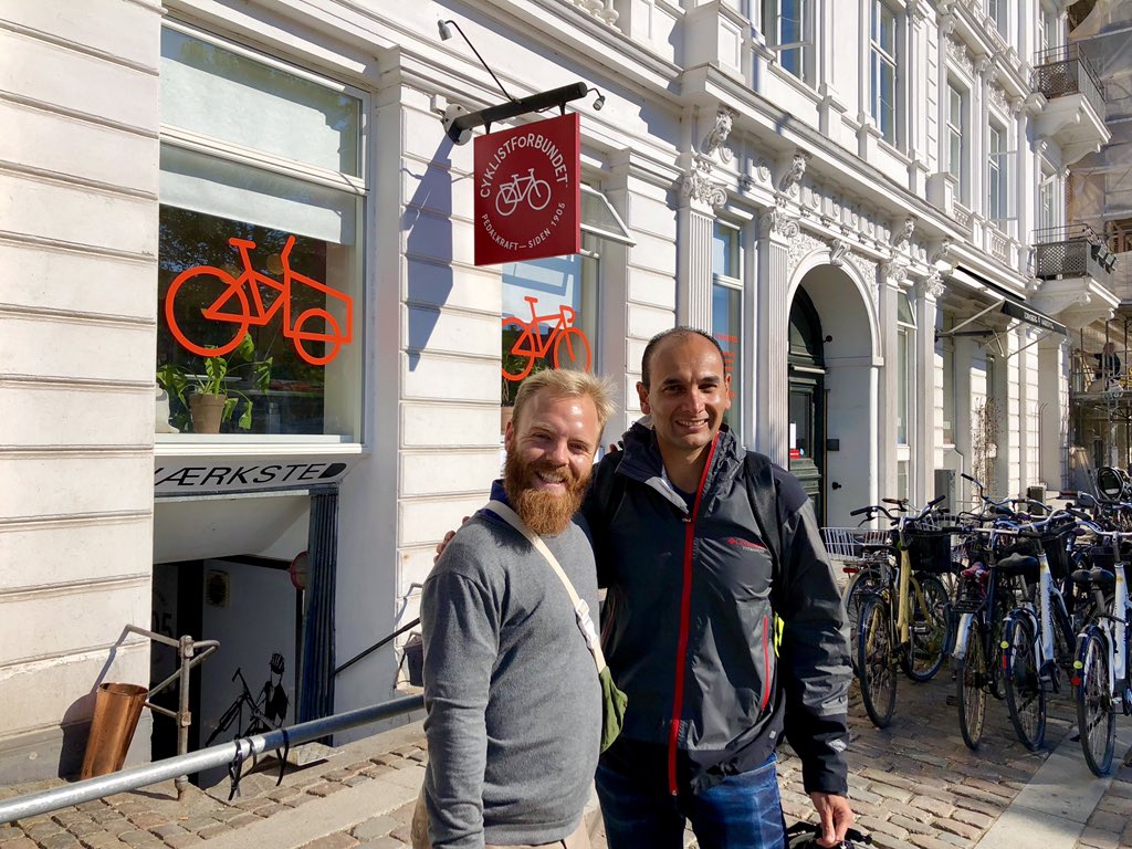 avelezig's tweet photo. Gracias @bicivikingo por tu profesionalismo, organización y pasión por el ciclismo urbano no sólo como modo de transporte si no como modo de vida. 🇩🇰
Nos vemos pronto! 👋🏻
@CyclingEmbassy
@cyklistforbund
@urbanthoughts11
#CEDMasterclass19
#dktrp #dkgreen https://t.co/hn5sSVBurk
