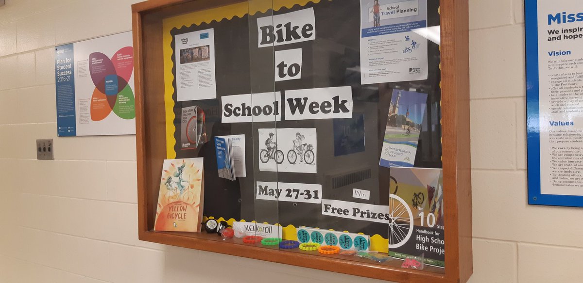 MmeVandermeeren's tweet photo. Bike to School Week is coming up at @DarcelSeniorPS!!! Check out our awesome display board for more info and to see some great prizes! 🚴🚴‍♀️ @PDSB_eco @ON_EcoSchools https://t.co/0grcRdf2s7