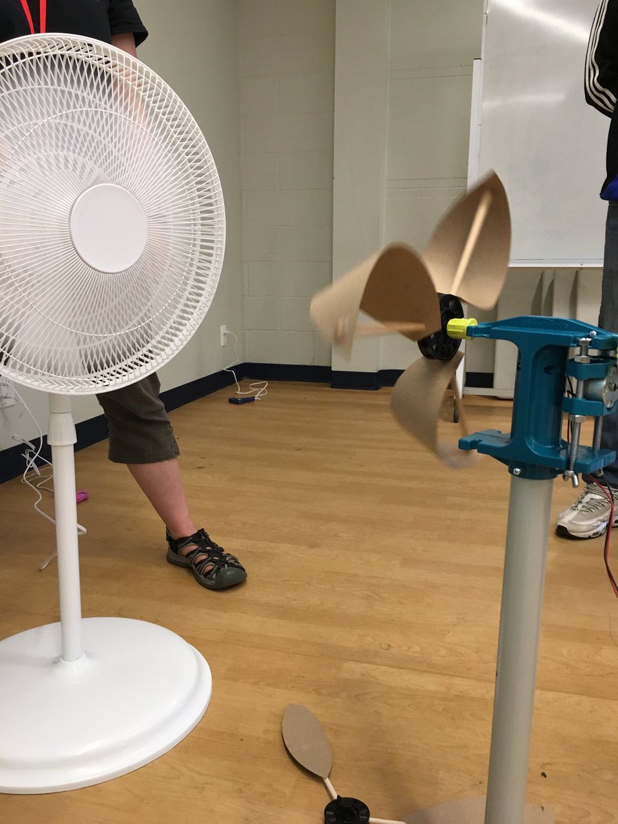 tlarkin_'s tweet photo. SD62 Careers wind turbine challenge. Empowering teachers to build passions in their communities! ⁦@SD62_Sooke⁩ https://t.co/CxobVD54N6