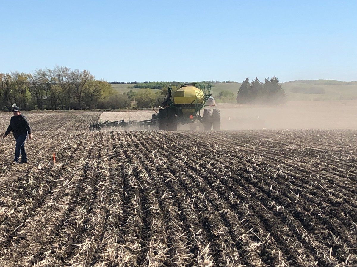 ProvenSeed's tweet photo. Putting some #soybeans to the test for #ProvenPerformanceTrials near Paradise Valley, AB! (📷: @hengoed2) #ABag https://t.co/g7usieFMvm