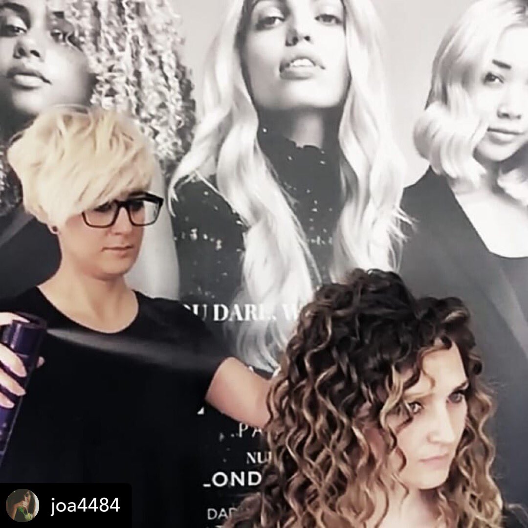 USHUAIAPELU's tweet photo. Posted @joa4484 Preparando #peinados para #LeLook #alfombraroja. Gracias a mi #modelo @jessi_mj_18 por su paciencia y por su tiempo.
#ushuaiapeluqueriamurrio #kerastase #amurrio #tiaras #makeup #photo #braid  @salonsecretspain @lorealpro @kerastase___official @educacionkerastase https://t.co/N7abPNPXS3