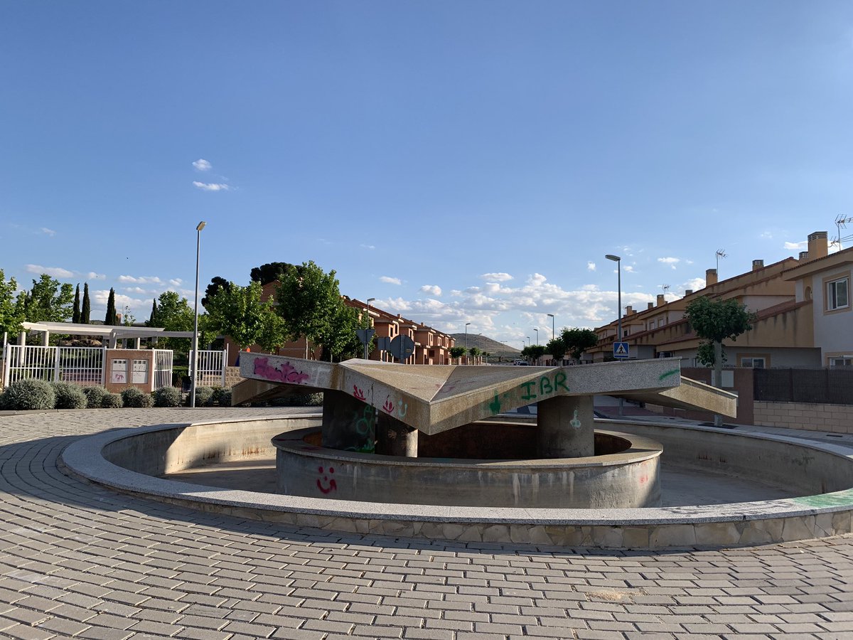 altosdenambroca's tweet photo. @psoe_nambroca @NambrocaPP @Cs_Nambroca @AytoNambroca no se olviden en los proximos 4 años de tratar de ayudar a paralizar la degradacion de la urbanizacion Altos de Nambroca https://t.co/ScjOQ29jCr
