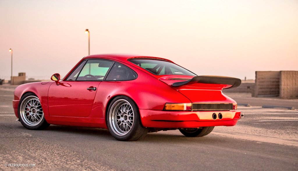 BCJr's tweet photo. Happy #FridayFeeling!🍻✨😎✌

1985 #Porsche #911Carrera
#ProjectNasty #911HotRod
#RestoMod #RetroMod!👌💯

@PorscheRetail @Porsche911UK
@PorscheSauce @oliveri_pablo
@HelenGoff @SHopemaster
@DP_Grouch @scuderiagta
@Bertieschip @vividcloudofwat
@FAFBulldog @LienhardRacing 👊💥 https://t.co/kRTn9Q65M6