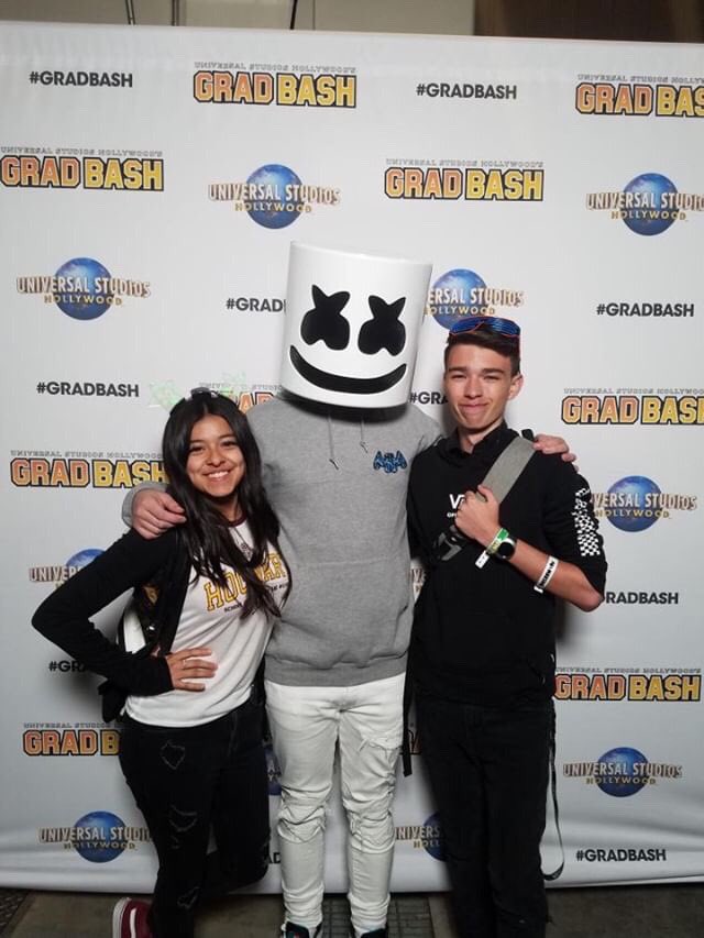 sammmy_cakes's tweet image. Got to meet @marshmellomusic !! Best Grad Night ever!! 🎓🙌🏼 #GradBash2K19