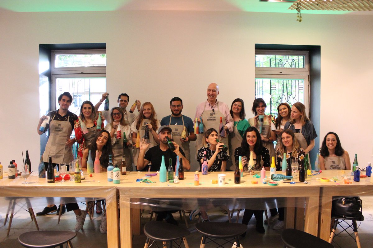 Alhambra_Es's tweet photo. Hoy decoramos botellas Alhambra con @cocolia  en el taller creativo de #JardínCervezasAlhambra https://t.co/53i2IPsGuh