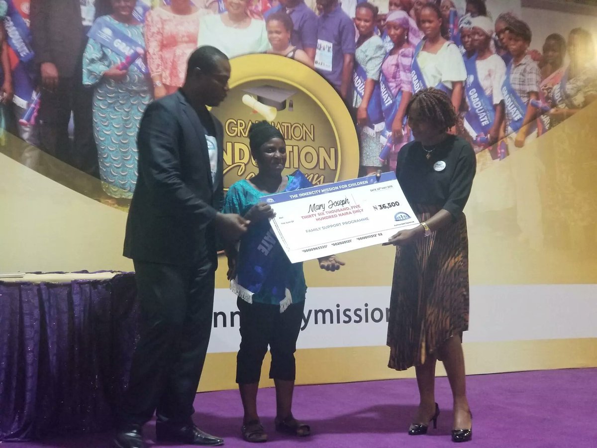 InnerCityHQ's tweet photo. FINANCIAL ASSISTANCE FOR FAMILIES AT THE FAMILY SUPPORT PROGRAM, GRADUATION AND INDUCTION CEREMONY...
Selected graduating household heads, receive grants to help boost their small scale businesses, moving them to the next phase of their lives.
#familysupportprogram https://t.co/ViNLPjD12q