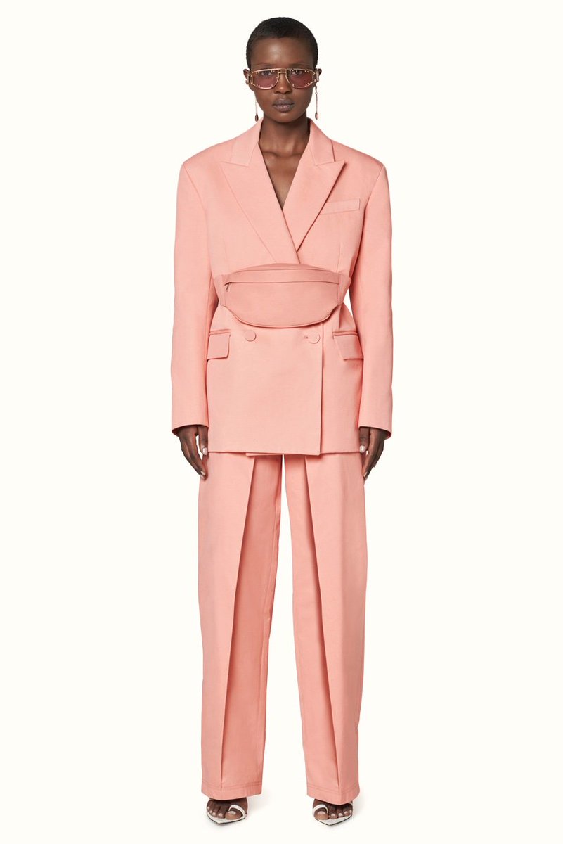 TWRLAPP's tweet photo. #outfitinspiration for the week-end ! 
Totally fallin' for those new #FENTY pink outfits ! Congrats to @rihanna who made such a good job on this collection💕💖 https://t.co/6w5CX2vPu4
