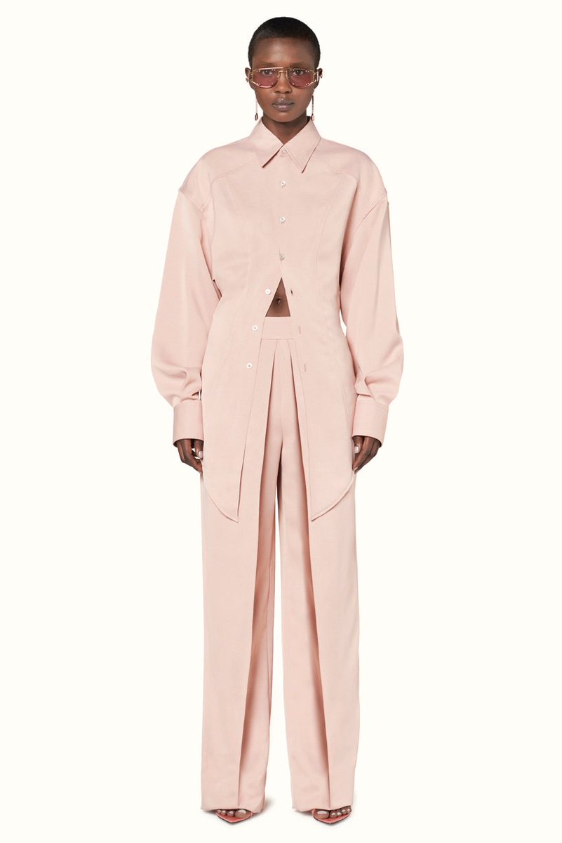 TWRLAPP's tweet photo. #outfitinspiration for the week-end ! 
Totally fallin' for those new #FENTY pink outfits ! Congrats to @rihanna who made such a good job on this collection💕💖 https://t.co/6w5CX2vPu4