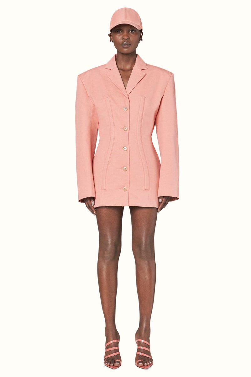 TWRLAPP's tweet photo. #outfitinspiration for the week-end ! 
Totally fallin' for those new #FENTY pink outfits ! Congrats to @rihanna who made such a good job on this collection💕💖 https://t.co/6w5CX2vPu4