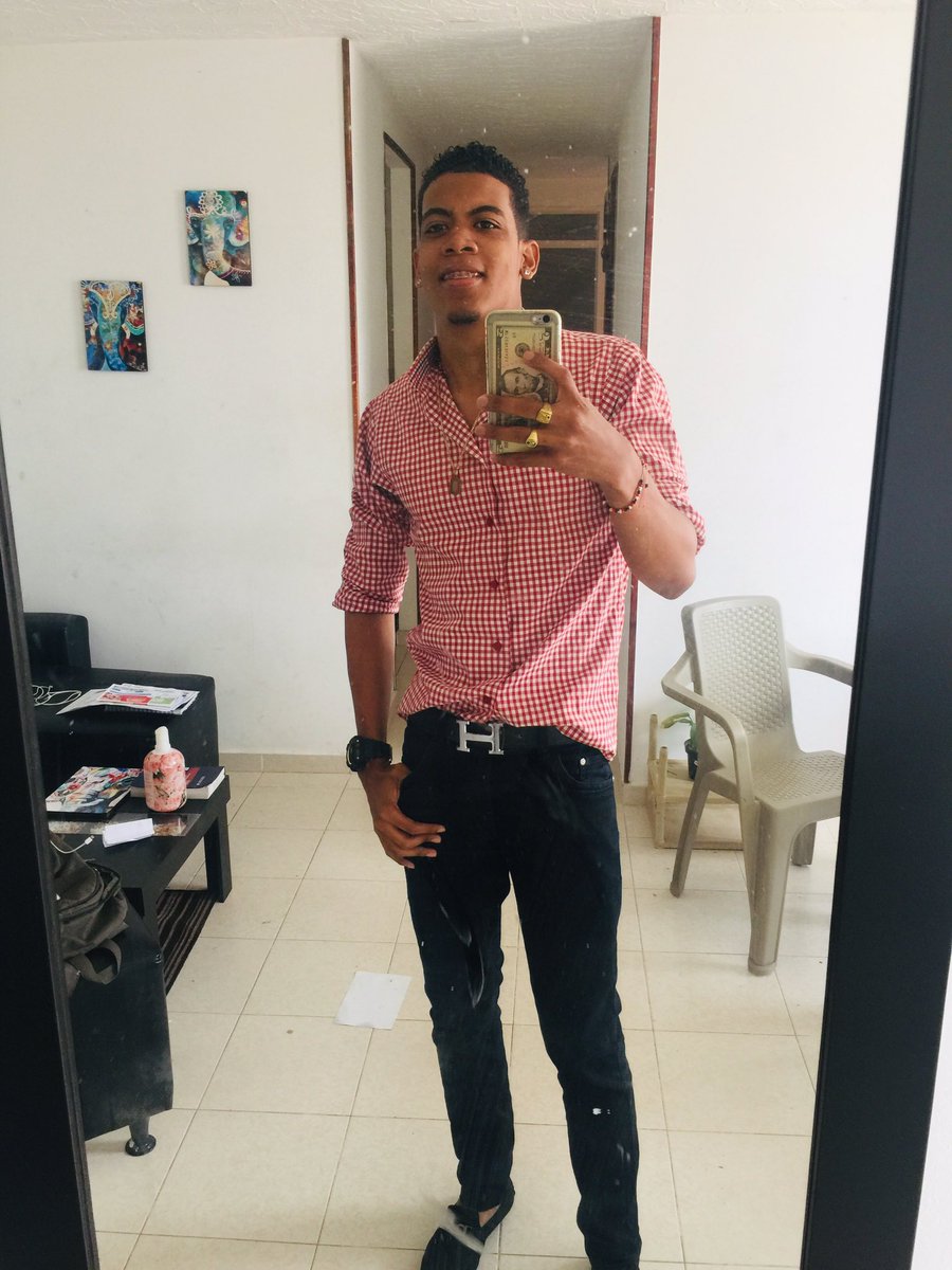 AndresMoosquera's tweet photo. Ya Casi👨‍🎓🧳💼💼💼 🦁 https://t.co/EBPF7C8xIi