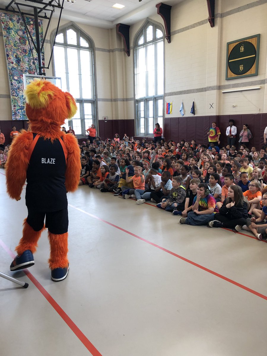 ConnecticutSun's tweet photo. #OrangeInvasion continues as @M_Tuck3 and @bridgecarleton Went to Regional Multicultural Magnet School in New London this afternoon to get everyone fired up for tomorrow night! https://t.co/8Nx0AqSvvT