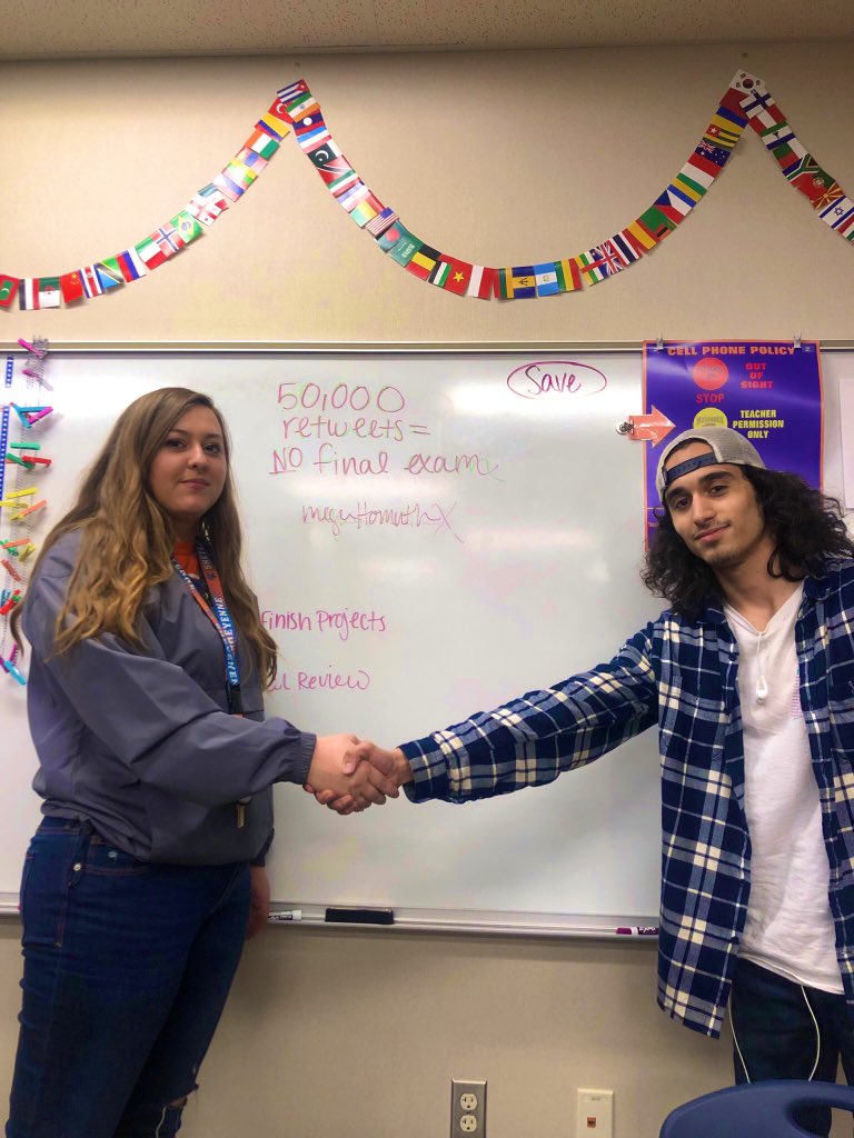 Pash7a's tweet photo. Help our class not have to take our economics final and be legendary and retweet this https://t.co/ghE0aaErh3