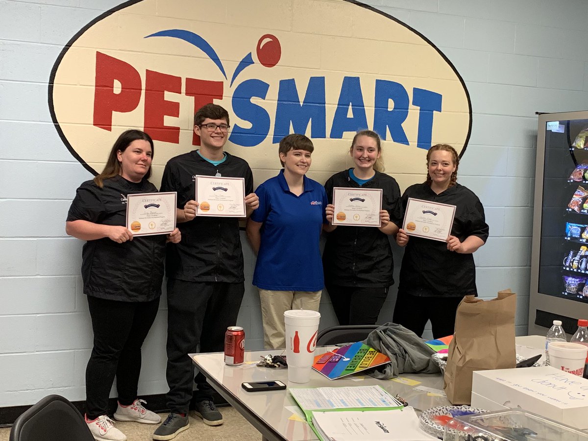 Academy graduation today in Louisiana! Can’t wait to see how far these guys go!!! 

#lifeatpetsmart <a href="/KurtD_Salons/">Kurt Dennis</a> #fortheloveofpets