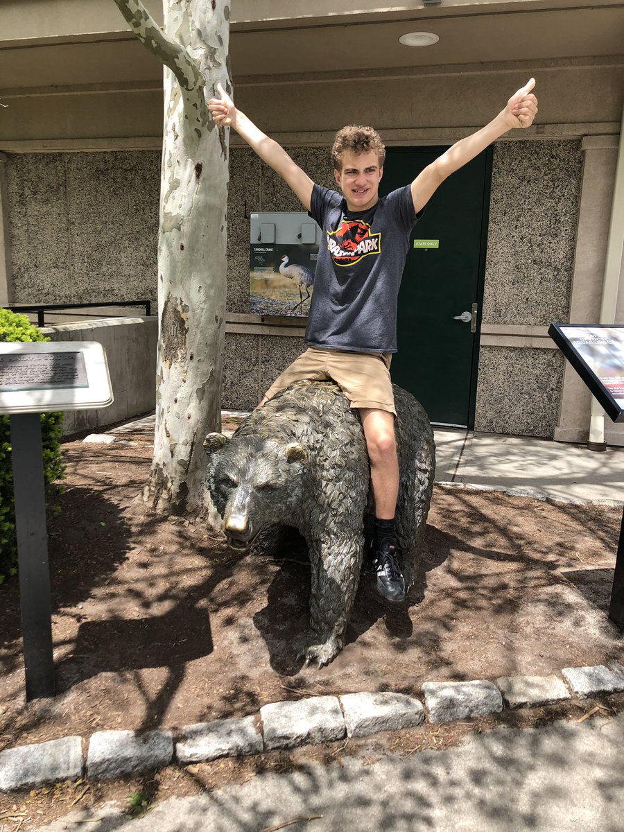 MrsKPandPALS's tweet photo. Such a fun day with such a fun crew! 👍🏽💁🏼‍♀️ #DHSPALS #DHS180 @DartmouthHS @BPZoo https://t.co/3h96YDJESS