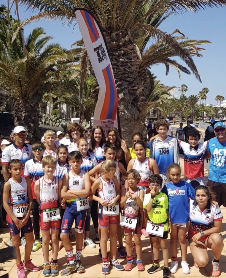 ActiveLanzarote's tweet photo. 🇪🇸 Éxito de nuestros @activlanzarote Kids en el Ironkids celebrado hoy de @IMLanzarote
🇬🇧 Another successful race of our Triactiv kids today in Ironkids if #IMLanzarote .
#triactivteam #kids #ironkids #race #daplacetobe https://t.co/GdvrfJvSDk