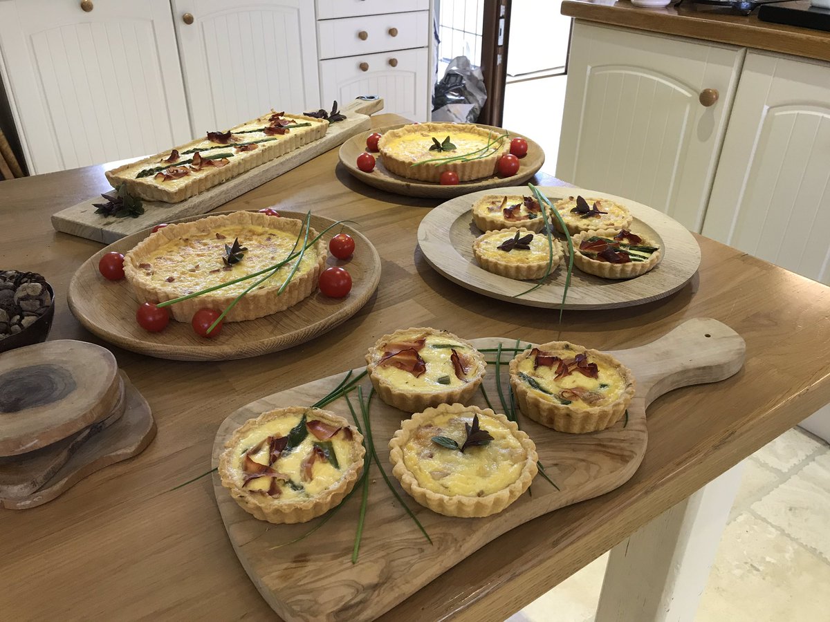 LindaWhybrow's tweet photo. Enjoyed cooking for friends @felixstoweferry garden party in support of children with cancer. Thanks for hosting Pam. https://t.co/UanKcidiIW