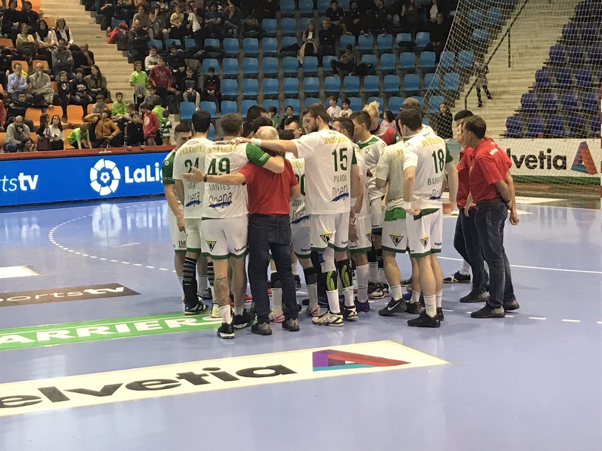 ⏰ FINAL
<a href="/AnaitasunaBM/">ANAITASUNA</a> 37 @cbmlogrorioja 38
Gracias afición por vuestro apoyo toda la temporada!! 
#GraciasMiguel #Miguelesleyenda 
<a href="/Helvetia_ES/">Helvetia Seguros España</a>