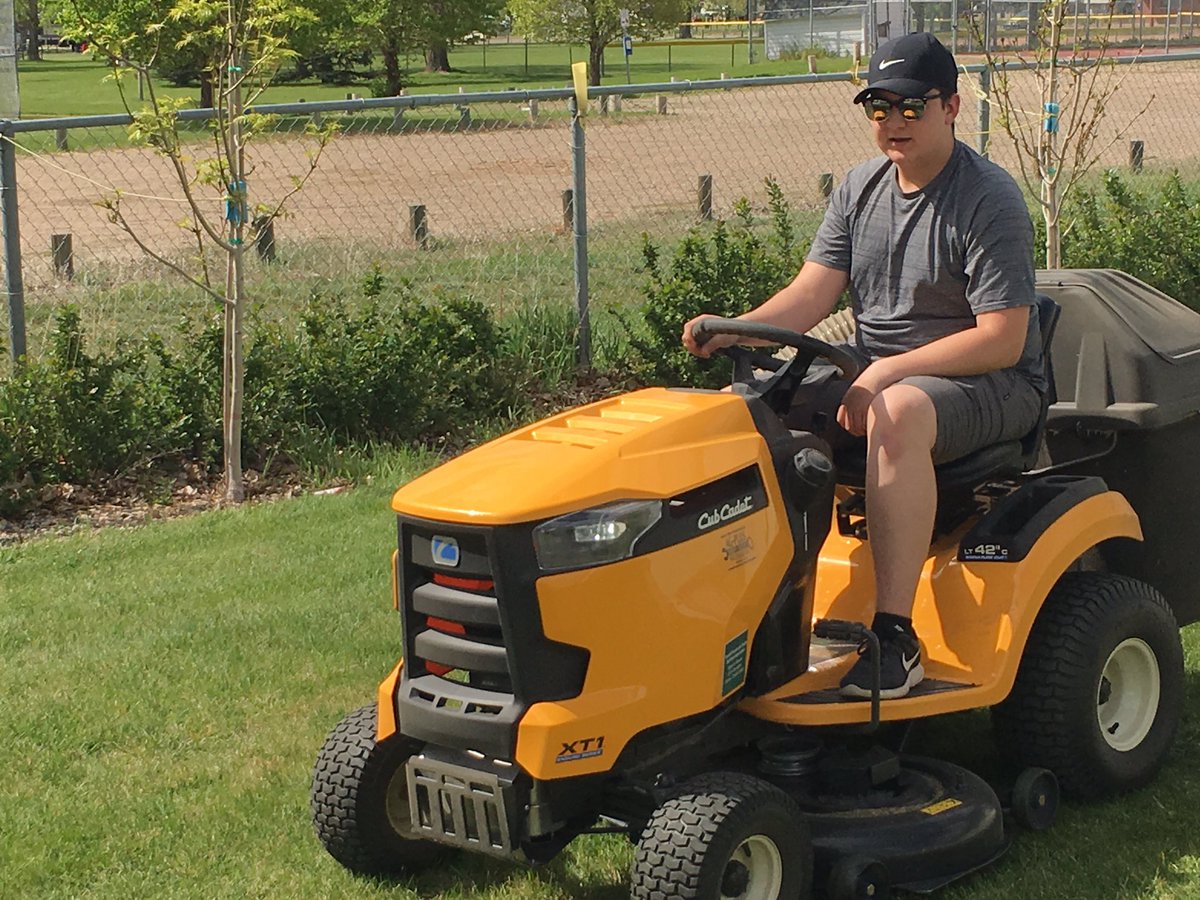 Redcliff_BP's tweet photo. Volunteer Thomas is operating the @CubCadet_CA . What a great machine! https://t.co/BqflhcNSNC