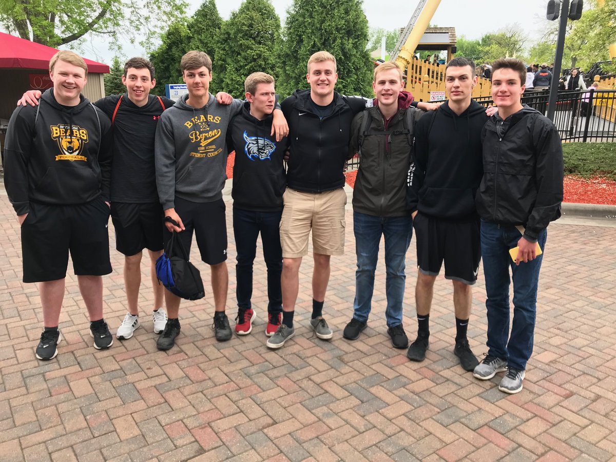 stwillman's tweet image. BHS senior trip.   100% smiles and 0 chance of rain. Together.   ⁦@ByronBears⁩