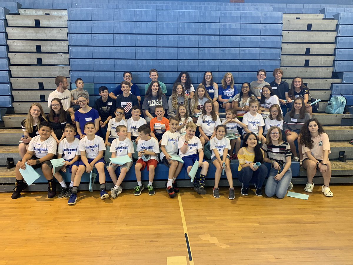 CMSSonicBoom's tweet photo. Collaboration day with Borland Manor! Our 8th grade Advanced English students shared a wealth of knowledge with an awesome group of 3rd graders about the importance of access to clean water. So proud of these students! @WEARECMS25 https://t.co/mMwgEDW5ze
