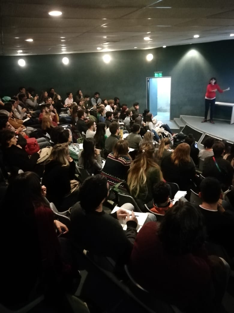 CulturaMuni's tweet photo. 🎒👓 Anoche en el #MuseodelaIndustria se presentaba el #SelloDC y el Festival #CórdobaDiseña 🗣️👏👏 https://t.co/cXeUnzX2Ol