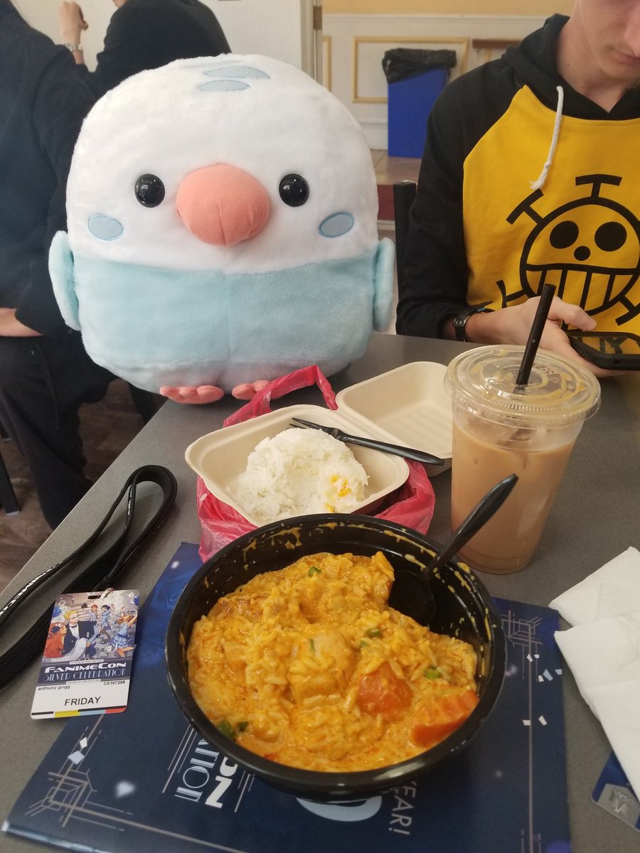 Got my badge!! Got my curry #bobabar (best curry) and got my borb, let #fanime2019 begin!!!!
