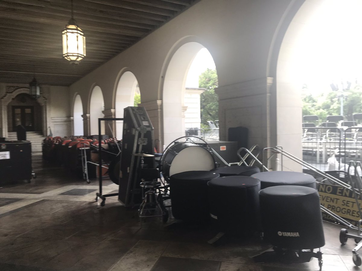 garysusswein's tweet image. #UTGrad19 getting campus ready.