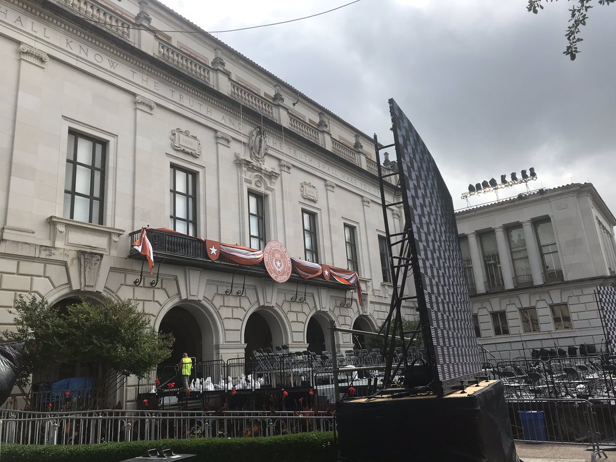 garysusswein's tweet image. #UTGrad19 getting campus ready.