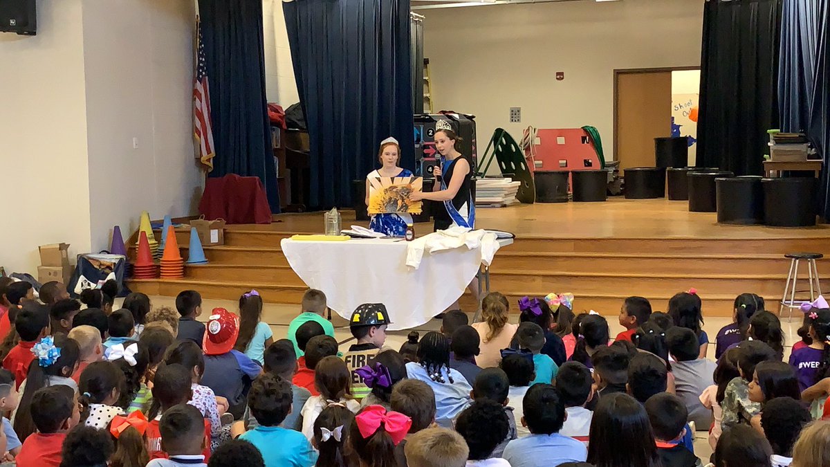teacherofSTEAM's tweet photo. The American and Texas Honey bee Queens came to tell us about why honey bees are very important to growing our food. #webbelem @JMGKids #texasbeekeepers https://t.co/pxdGJpIaMy