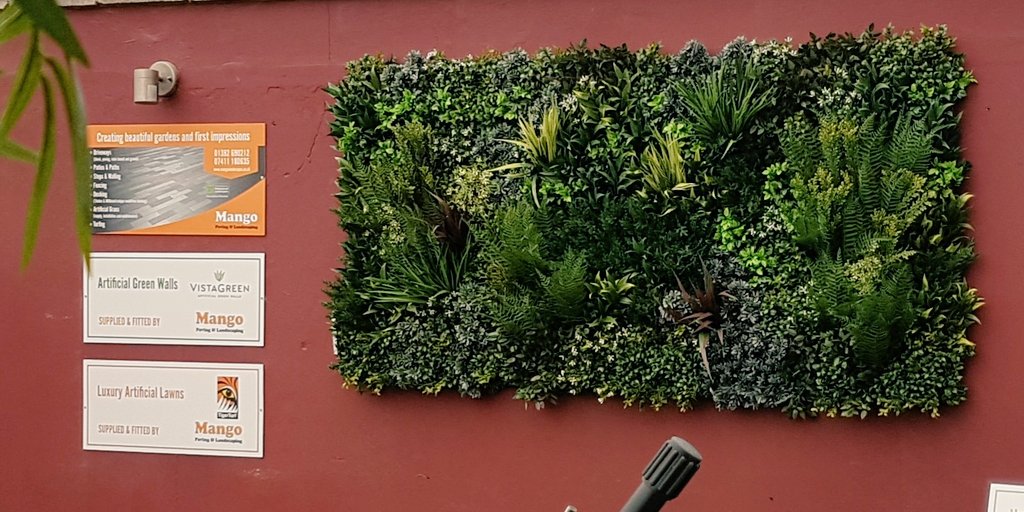 MangoExeter's tweet image. Our 'Low maintenance living lifestyle' Showcase is coming on and @VistaGreenPanel Signature artificial green wall panels are already creating a buzz @dartsfarm. Come on down and take a look, you might even win a bottle of fizz too!