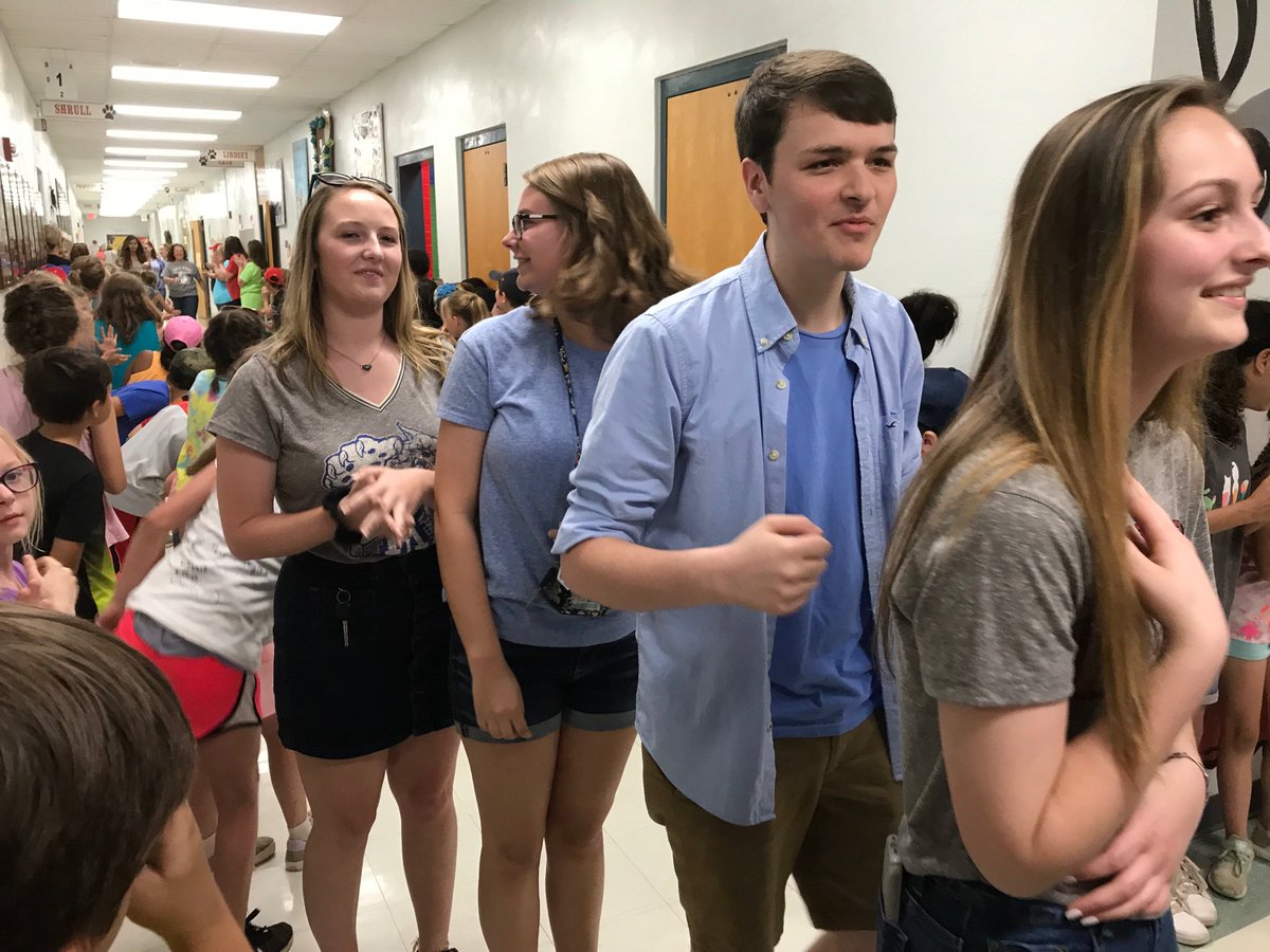 RichPondElement's tweet photo. Annual Senior Walk with former Bulldog students. 
@SouthWarrenHigh 
👨🏻‍🎓🐾👩🏻‍🎓 https://t.co/iYaVrGyGPy