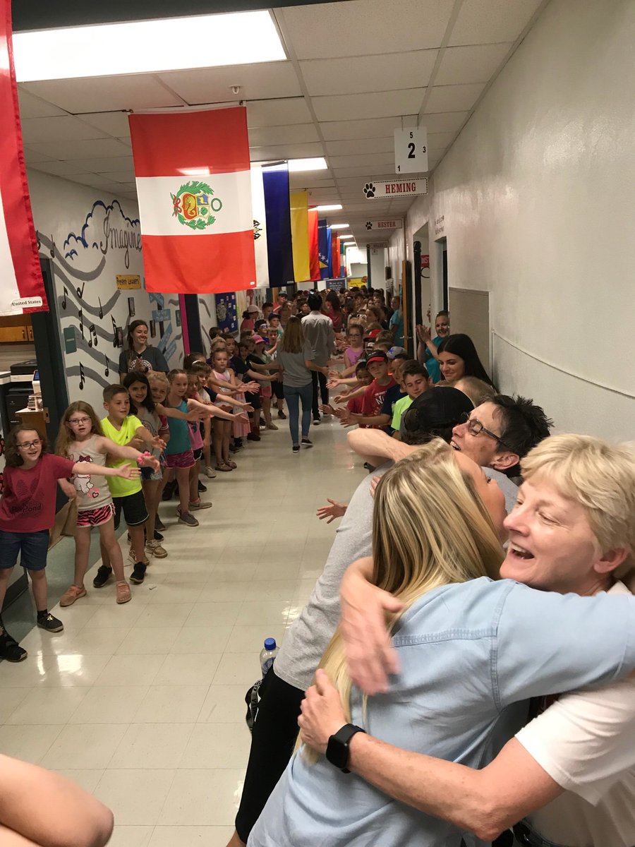 RichPondElement's tweet photo. Annual Senior Walk with former Bulldog students. 
@SouthWarrenHigh 
👨🏻‍🎓🐾👩🏻‍🎓 https://t.co/iYaVrGyGPy