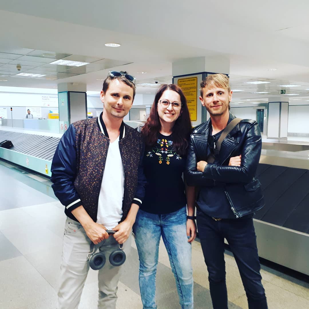 MusersOfMuse's tweet photo. "That moment, when you fly to Prague to see @museband in their crazy #simulationtheoryworldtour , and you suddenly see @MattBellamy and @Dominic_Howard on the airport 😯😯😯
#muse #simulationtheory #shocked #lovethem #musefun #musetour #museconcert"

Vía :@EdenGolan9 IG https://t.co/t7dgWApV0P