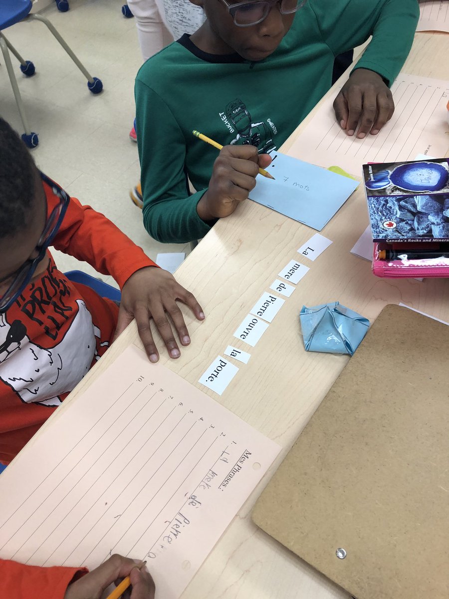 4Lofto's tweet image. Using our French skills to build sentences today. I love how this writing activity quickly became a “game” to see who could make the most sentences! 🇫🇷📝#aimlanguagelearning @Homestead_PS