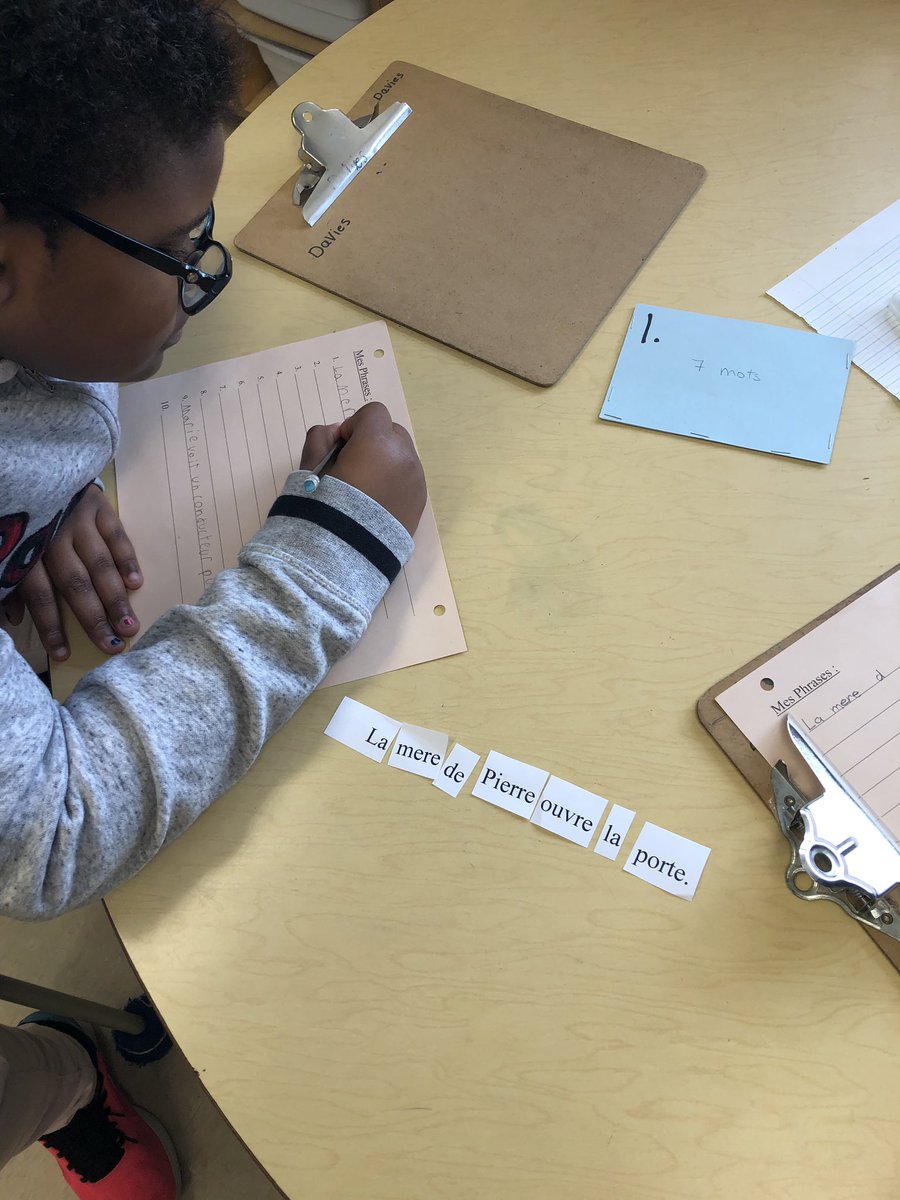 4Lofto's tweet image. Using our French skills to build sentences today. I love how this writing activity quickly became a “game” to see who could make the most sentences! 🇫🇷📝#aimlanguagelearning @Homestead_PS