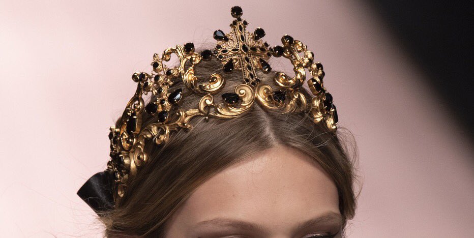 dolce and gabbana crowns