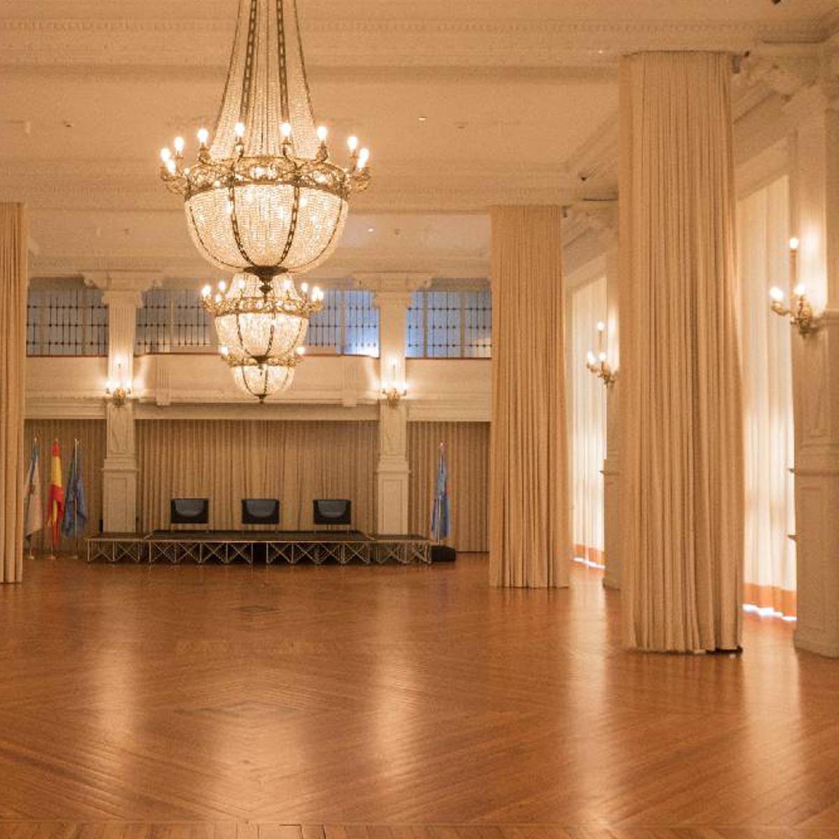 ¡Síguenos mañana y llenemos de #swing #Vigo!
12:00h Actuaciones y baile social. C/ Príncipe. 
13:30h #SwingVermu. Plaza del Abanico, Casco Vello Alto.
21:00h Fiesta con #musicaendirecto. Salón Regio Sede del Celta. 
+Info: ow.ly/8msd50uo2V3

#RuaSwing #Mayeuswing