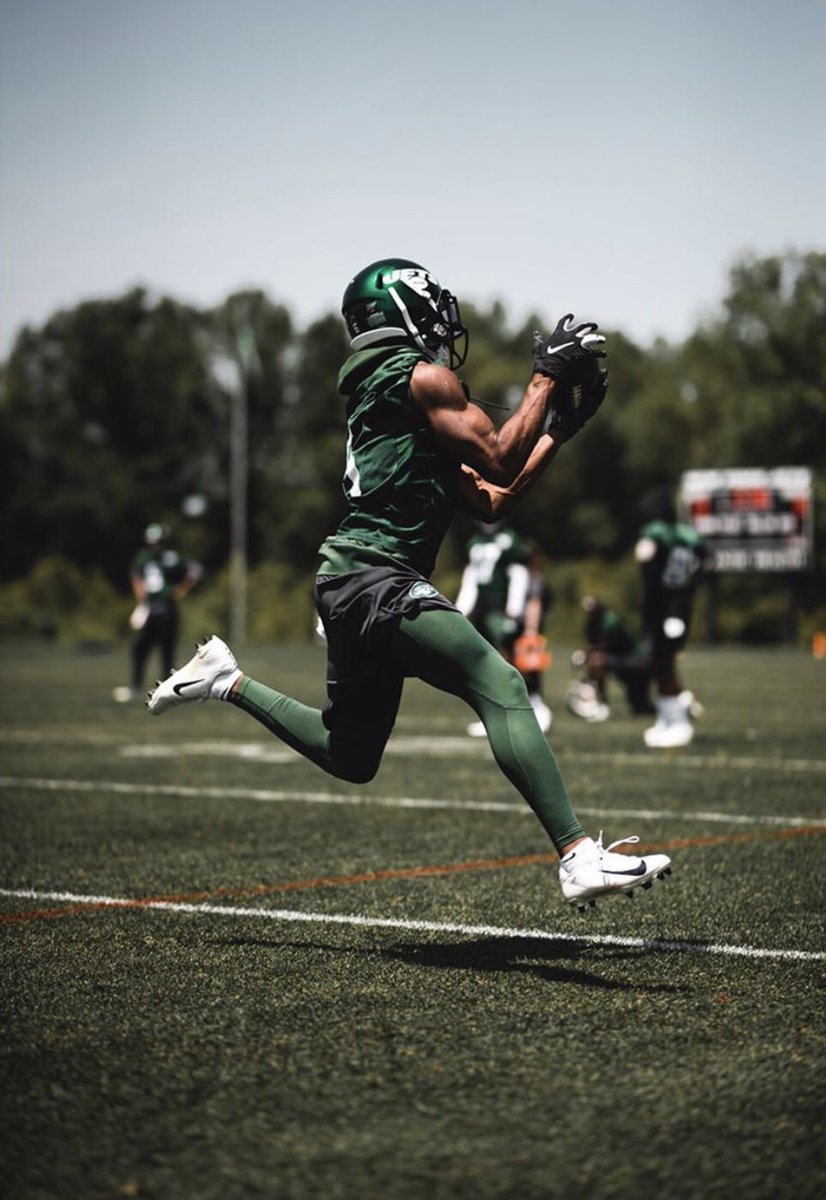 tim_white6's tweet photo. Green &amp; White 🛫 #jetup https://t.co/0q0q7cXXOb