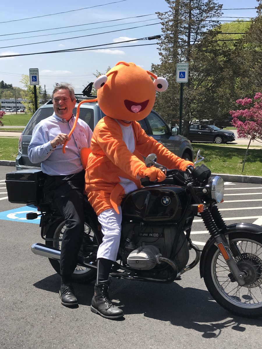 GSA_Seafood's tweet photo. A little Friday fun...even GAA's President and CEO are getting in on the fun of #commuteSMARTseacoast #commutetowin! Featuring our beloved mascot, Scampi.
@commuteSMART2 https://t.co/LYZtpb2bLK
