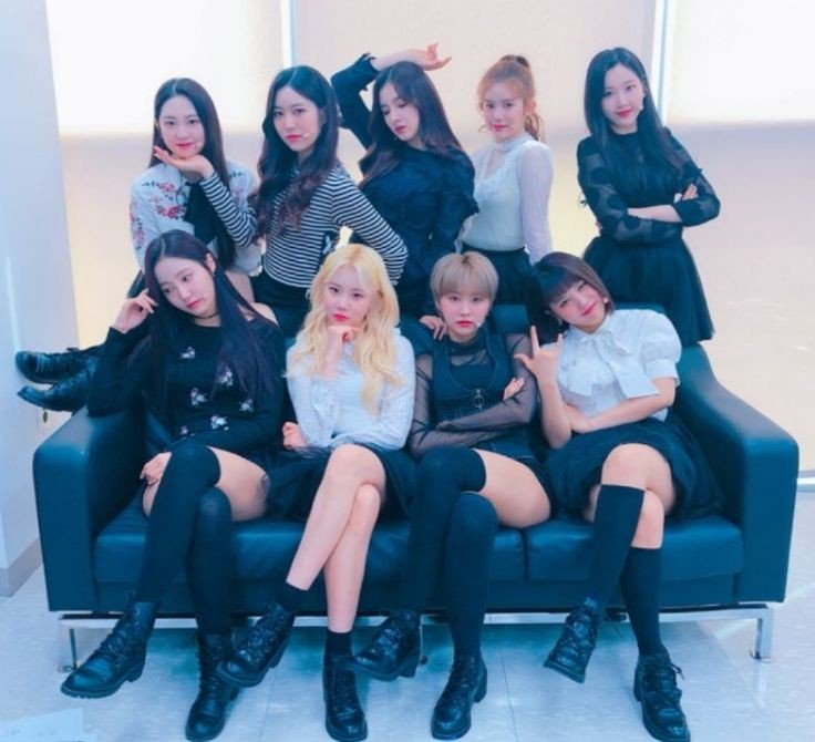 JooeQueen's tweet photo. I love you @MMLD_Official ❤️
#MOMOLAND #OT9
#NANCY #JOOE #HYEBIN #NAYUN #YEONWOO #DAISY #TAEHA #JANE #AHIN https://t.co/fzPGKNj8Mw