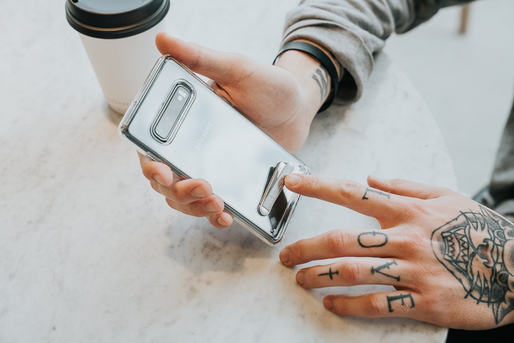 spigen's tweet photo. Just in "case" you forgot... π
Our Ultra Hybrid also comes in a kickstand version for easier viewing. you're welcome. #galaxys10plus #whatcase #ultrahybrids https://t.co/7NX8Xs6MFR