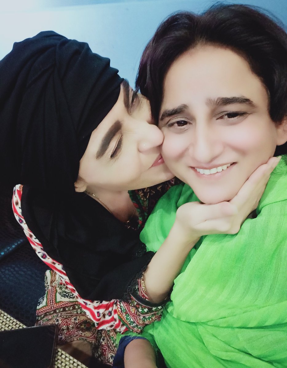 zahida_ansari's tweet photo. Happy birthday to me ❤️❤️💐💐🌹🌹🎉🎉🎉🎉🌹 @sandalnawaz1 https://t.co/zsGKI6XYgu