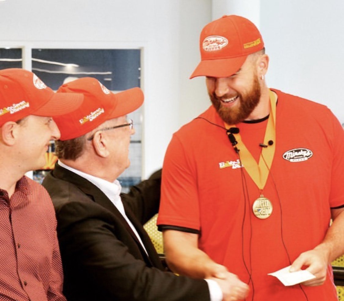 dreeanes's tweet photo. My man @tkelce built an entire robotics lab for the kids over at Operation Breakthrough. Creating a pathway to a successful future for the youth in Kansas City. #NFL #StriveForGreatness #giveback #87running #ChiefsKingdom !!!! https://t.co/7tuFjJT8dm