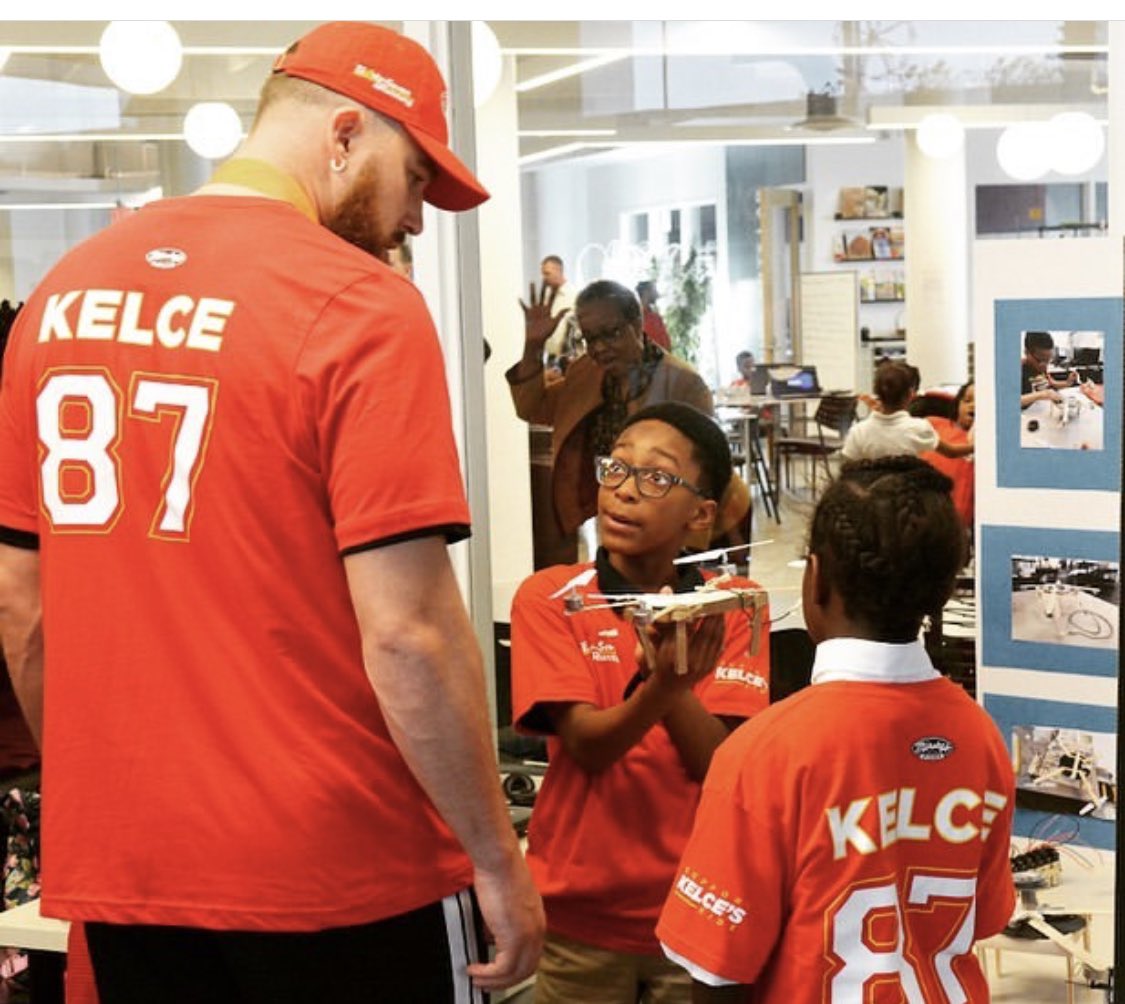 dreeanes's tweet photo. My man @tkelce built an entire robotics lab for the kids over at Operation Breakthrough. Creating a pathway to a successful future for the youth in Kansas City. #NFL #StriveForGreatness #giveback #87running #ChiefsKingdom !!!! https://t.co/7tuFjJT8dm