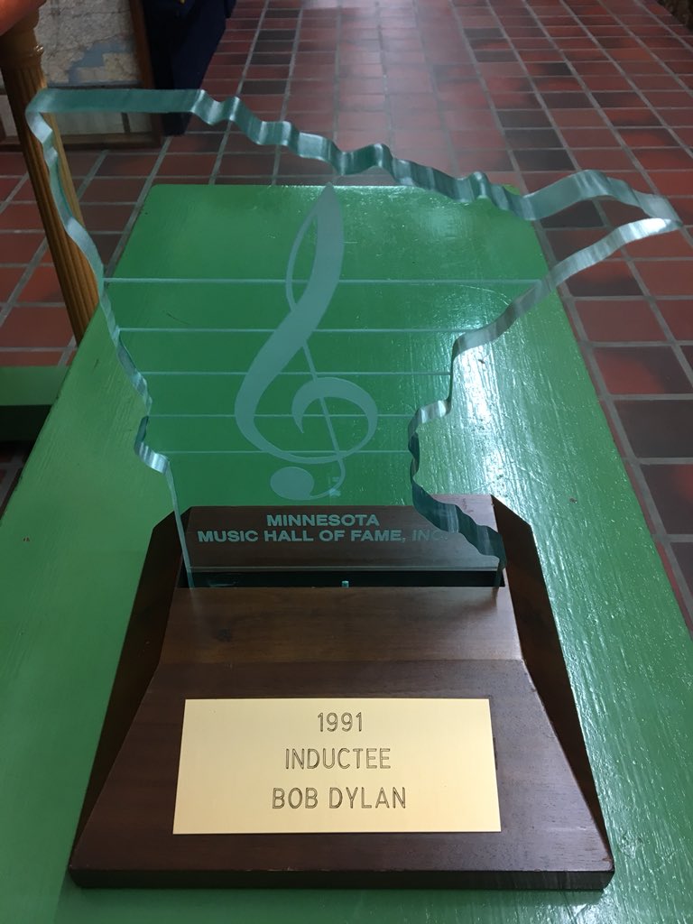 MMHF89's tweet photo. Happy Birthday @bobdylan !! 😎#mnmusichalloffame #newulm @citypages @KNUJ @KQRadio https://t.co/SGjy58cacp