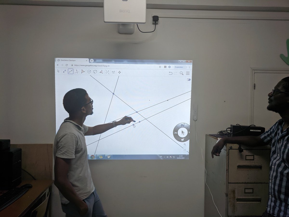daventura972's tweet photo. Formation TBI #eBeamEdge+ au collège Constant Le Ray #9720043P @ray_college avec la société @exponenciel97 et @GUILLOUGREGORY
Profs de #maths #anglais #Physique #histoireGeo #technologie
@DaneMartinique @acmartinique https://t.co/TDZxhpcC13
