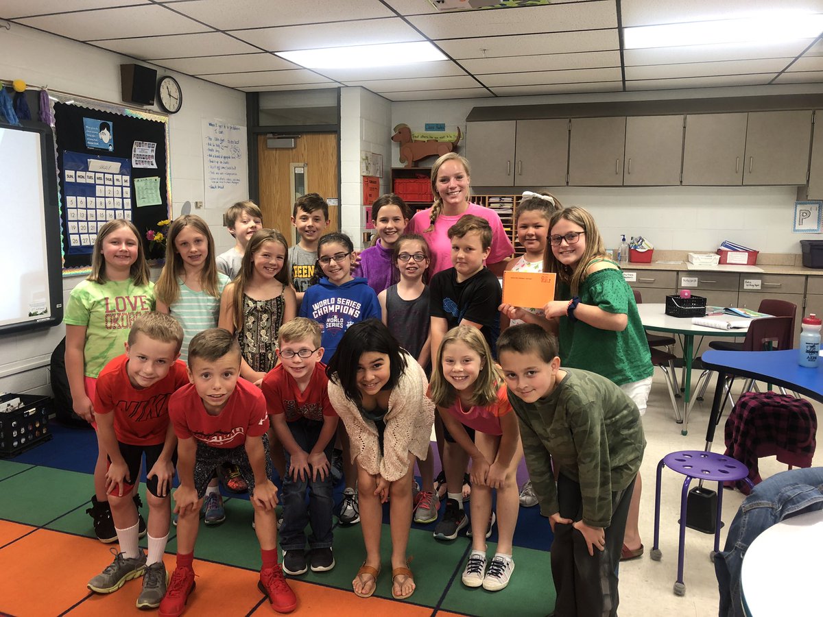 chrismbald1's tweet photo. Teacher helpers- @bbaldwin02 @kjackovich12 Two wonderful young ladies with BRIGHT futures! Absolutely positive leaders for our kiddos! Thank you for being our teacher helpers!❤️ @EdWhiteElem @NSHSActivities you’ve made a difference! https://t.co/icQD6YgGnn