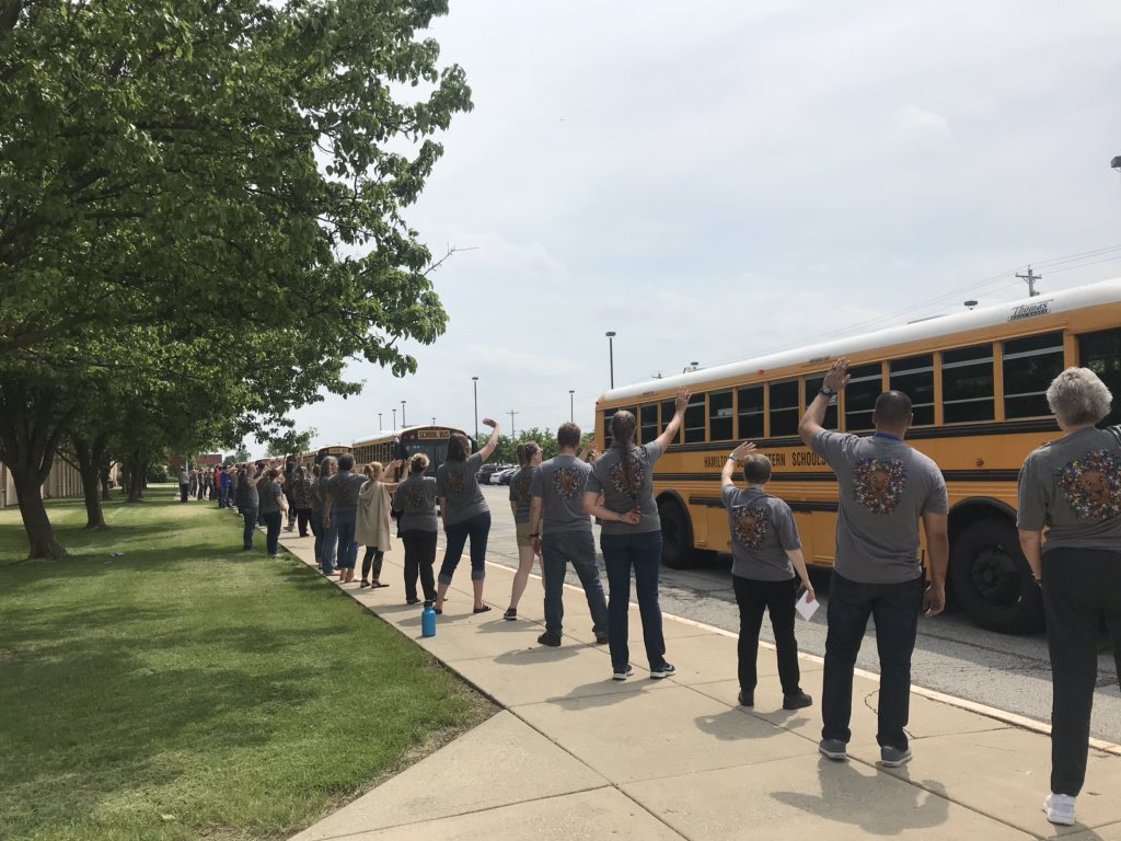 FlashesCAO's tweet photo. Royals do it right! Staff send off for the students— SCHOOL’S OUT FOR SUMMER! 💙🦁🚌 @HSEPrincipal @HSESchools https://t.co/s4nM0IGqaz
